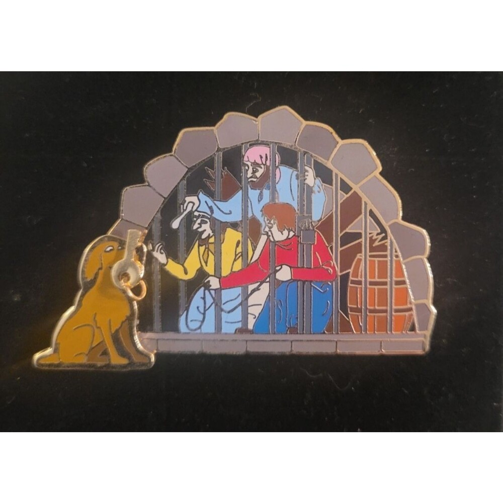 Disney Pin Trading 2002 Pirates of the Caribbean Jail/Key Scene 13487
